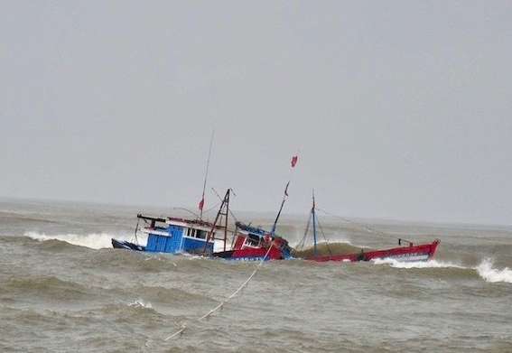 3 phương tiện bị chìm và mất liên lạc, huy động 2 tàu kiểm ngư để tìm kiếm cứu nạn
