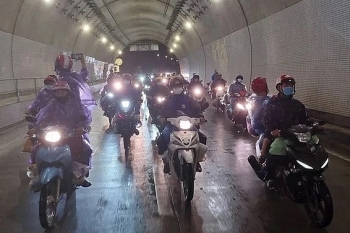 Mở hầm Hải Vân cho gần 1.000 người đi xe máy từ phía nam về quê tránh dịch