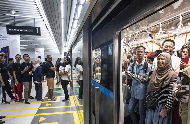Tin tức thế giới 18/11: Dân Indonesia tích cực đi metro vượt mong đợi của chính quyền