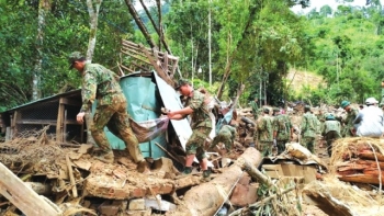 Hơn 7.000 người đang nỗ lực tìm kiếm 21 trường hợp bị mất tích do mưa lũ tại Quảng Nam