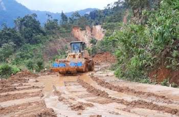 Nỗ lực thông đường vào vùng bị cô lập ở Phước Sơn