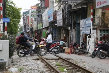 Hà Nội xóa bỏ toàn bộ lối đi tự mở qua đường sắt trước năm 2025