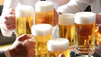 Từ hôm nay 15/11, uống rượu bia trong giờ làm việc bị phạt tiền đến 3 triệu đồng