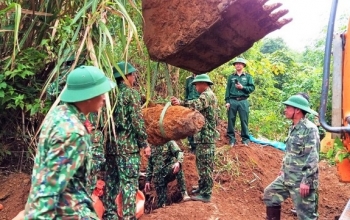 Cải tạo vườn phát hiện bom nặng hơn 300kg nằm sâu 2m