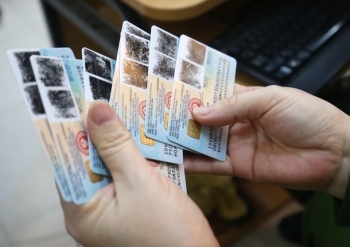 Vì sao thẻ căn cước công dân gắn chip nhiều tháng chưa đến tay người dân?