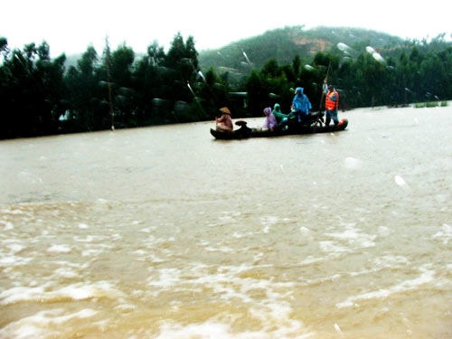 Bình Định thiệt hại nặng nề do mưa lũ