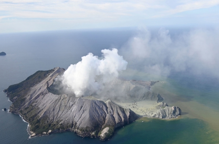 Tin tức thế giới 12/12: New Zealand nhập 120 mét vuông da người cứu nạn nhân vụ núi lửa phun