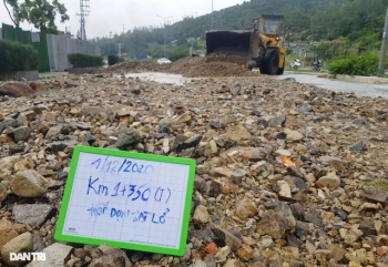 Hàng nghìn m3 đất đá sạt lở chẹn cửa ngõ phía bắc Nha Trang