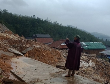 Lại sạt lở núi ở Quảng Ngãi, người dân 3 thôn bị cô lập