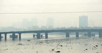Sương mù dày đặc liên tục bao phủ Sài Gòn, người dân nghi ngờ ô nhiễm nặng