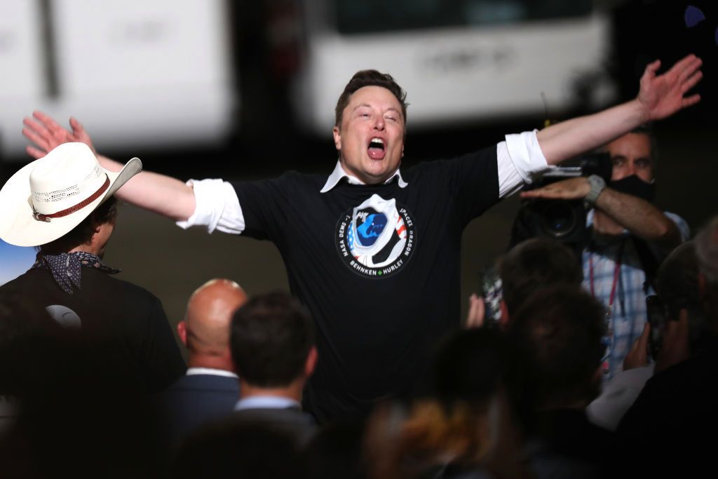 Elon Musk - CEO của Tesla trở thành người giàu thứ hai thế giới chỉ sau Jeff Bezos của Amazon.