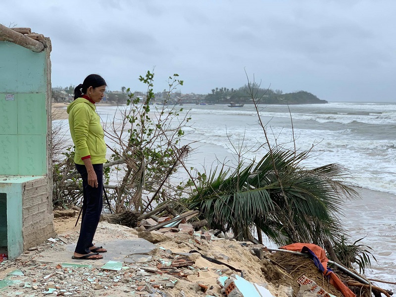 Quảng Ngãi: Bờ biển sạt lở nghiêm trọng, địa phương kiến nghị ban bố tình trạng khẩn cấp