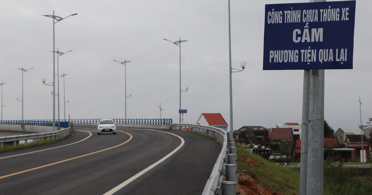 Cầu vượt sông Thu Bồn 240 tỷ đồng không có đường dẫn