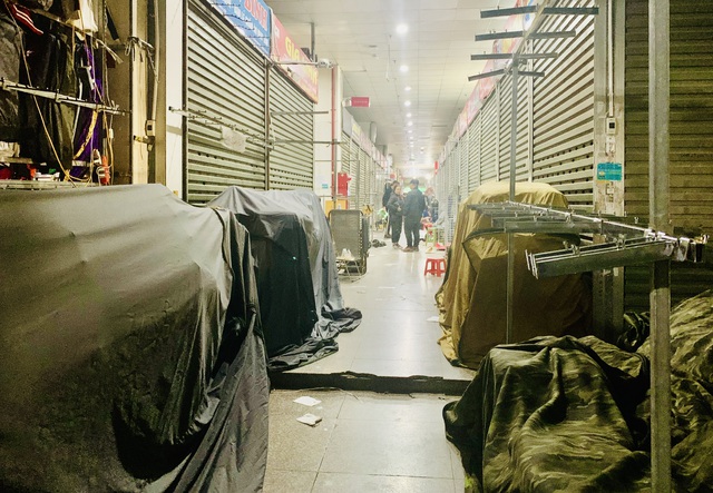 Lạ chưa từng thấy: Tiểu thương chợ Ninh Hiệp đồng loạt đóng cửa áp Tết - 3