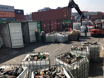 Tin tức ngày 6/12: Rác thải độc hại trong 20 container 'lén' cập cảng Cát Lái