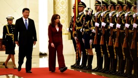 Nữ tổng thống Argentina "liều mình" chế giễu người Trung Quốc