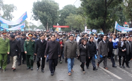 Bộ trưởng Đinh La Thăng xuống đường cùng hàng nghìn thanh niên