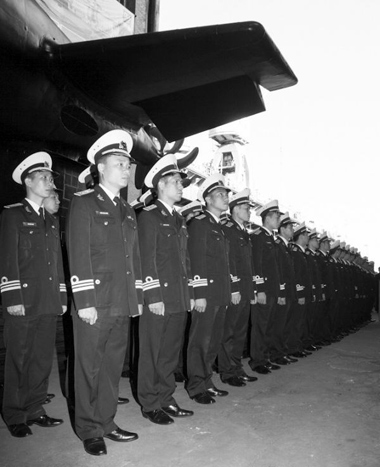 Thủy thủ đoàn của tàu ngầm Hà Nội tại lễ hạ thủy. (Ảnh tư liệu)
