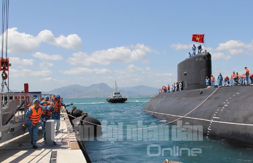 [Chùm ảnh] Cận cảnh tàu ngầm Kilo Hải Phòng ở quân cảng Cam Ranh