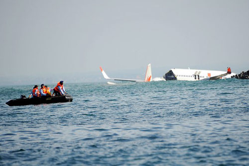 Một máy bay rơi trên quần đảo Trường Sa của Việt Nam