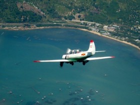 Biển biếc, đồng xanh dưới cánh bay không quân Việt Nam