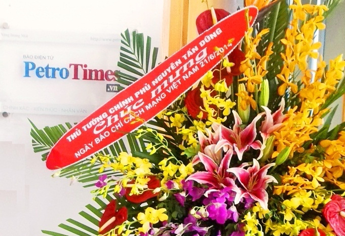 Thủ tướng Nguyễn Tấn Dũng gửi lẵng hoa, chúc mừng báo Năng lượng Mới - PetroTimes
