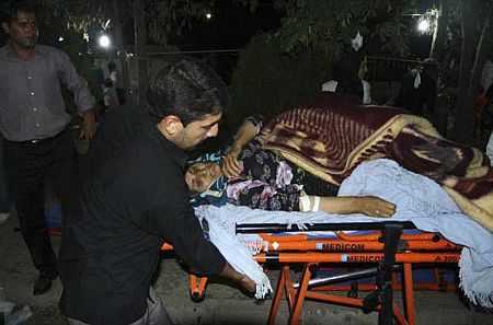Những người bị thương được điều trị tại bệnh viện ở thị trấn Ahar.
