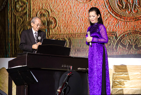 Khánh Ly và nhạc sĩ Nguyễn Ánh 9 đã có những chia sẻ xúc động sau phần kết hợp đầy xúc cảm