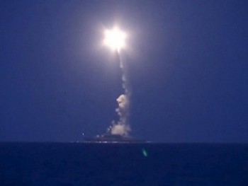 Mỹ phóng tên lửa 'đáp lễ' việc Nga diệt IS