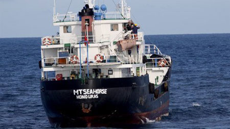 Tàu chở dầu Zafirah sau khi bị hải tặc đánh cướp đã trốn vào hải phận Việt