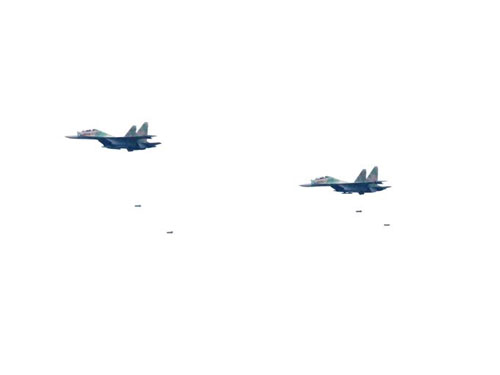 Chỉ ít phút sau các phi đội máy bay chiến đấu Su- 30 và Mi - 17 đã có mặt cắt bom, bắn rốc két vào các mục tiêu.