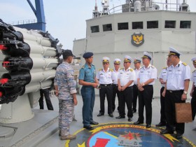 [Chùm ảnh] Tàu Hải quân Việt Nam thăm Indonesia