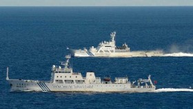 Tàu Trung Quốc xâm nhập Senkaku, "nắn gân" tân Thủ tướng Nhật