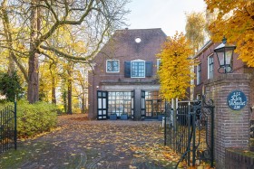 Tới thăm ngôi nhà gỗ đẹp như tranh vẽ ở Hà Lan