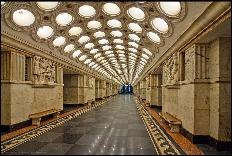 Nghệ thuật trang trí hệ thống ga tàu điện ngầm Mátxcơva đẹp nhất thế giới