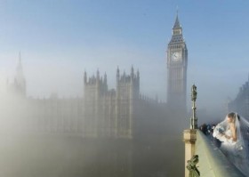 Cảnh tượng sương mù chưa từng thấy ở London