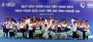 Quỹ sữa "Vươn cao Việt Nam" mang niềm vui đến trẻ em Nghệ An