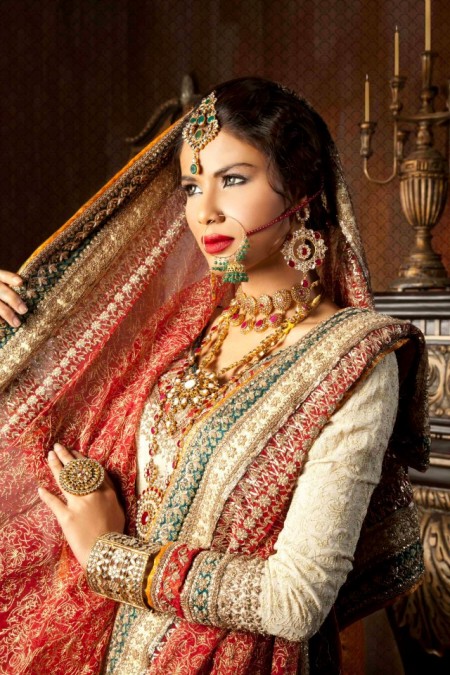 Vì sao phụ nữ Ấn Độ phải xăm, mặc đồ đỏ trong lễ cưới? - Thời trang Sao