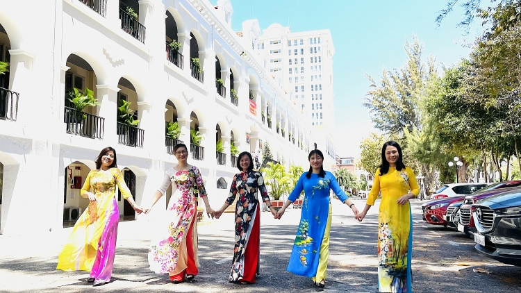 Vietsovpetro: Phụ nữ Xí nghiệp Khí duyên dáng với tà áo dài truyền thống