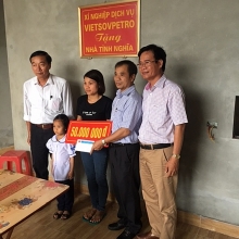 Vietsovpetro: Xí nghiệp Dịch vụ trao nhà tình thương tại Ninh Bình