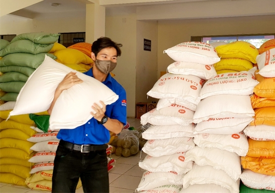 Tuổi trẻ BMĐH Vietsovpetro ủng hộ 1 tấn gạo cho “Cây ATM gạo" TP Vũng Tàu