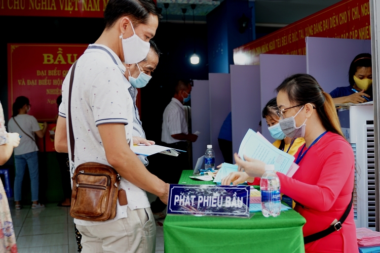 Cử tri Bà Rịa – Vũng Tàu hân hoan với “Ngày hội toàn dân bỏ phiếu”