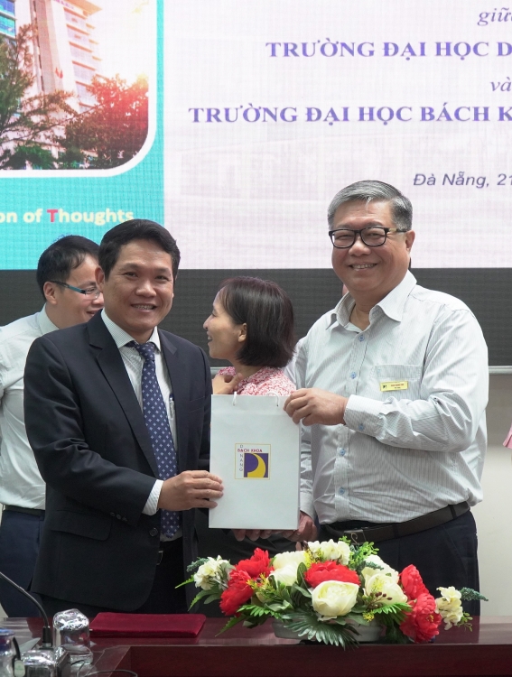 Trường ĐH Dầu khí Việt Nam và Trường ĐH Bách khoa, ĐH Đà Nẵng hợp tác đặc biệt trong lĩnh vực Dầu khí