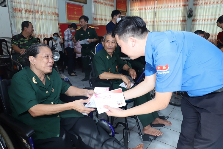 Vietsovpetro tổ chức chuỗi hoạt động tri ân ngày Thương binh liệt sĩ 27/7 Vietsovpetro tổ chức chuỗi hoạt động tri ân Ngày Thương binh - Liệt sĩ 27/7