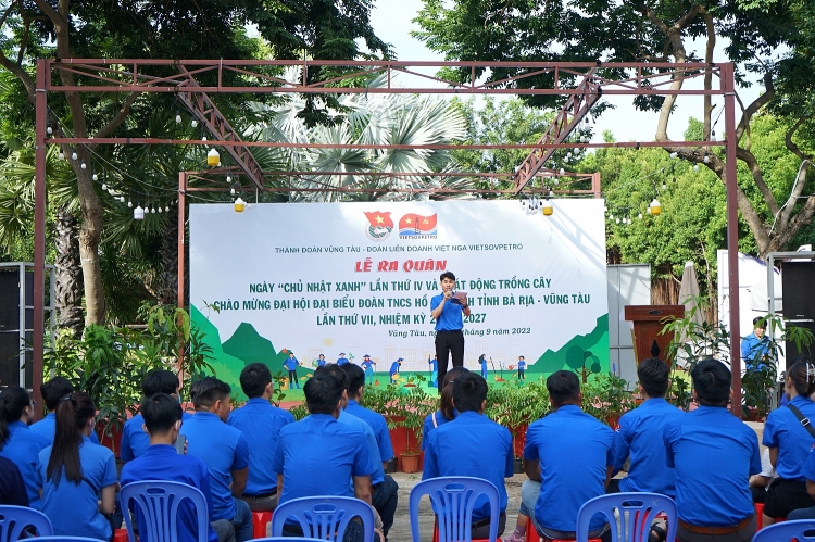 Đoàn Thanh niên Vietsovpetro khu vực Cụm Cảng phối hợp với Thành đoàn Vũng Tàu tổ chức ngày “Chủ nhật Xanh”