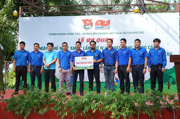 Đoàn Thanh niên Vietsovpetro khu vực Cụm Cảng phối hợp với Thành đoàn Vũng Tàu tổ chức ngày “Chủ nhật Xanh” Đoàn Thanh niên Vietsovpetro khu vực Cụm Cảng phối hợp với Thành đoàn Vũng Tàu tổ chức ngày “Chủ nhật Xanh”