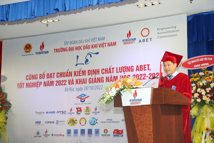 Trường Đại học Dầu khí Việt Nam khai giảng năm học mới 2022-2023 và trao bằng thạc sĩ, kỹ sư