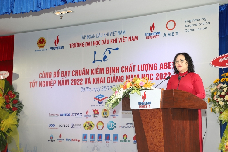 Trường Đại học Dầu khí Việt Nam khai giảng năm học mới 2022-2023 và trao bằng thạc sĩ, kỹ sư