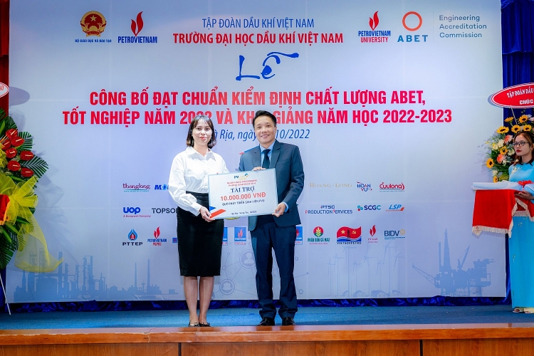 Trường Đại học Dầu khí Việt Nam khai giảng năm học mới 2022-2023 và trao bằng thạc sĩ, kỹ sư