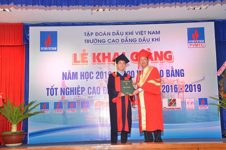 pvmtc to chuc trao bang tot nghiep va khai giang nam hoc 2019 2020